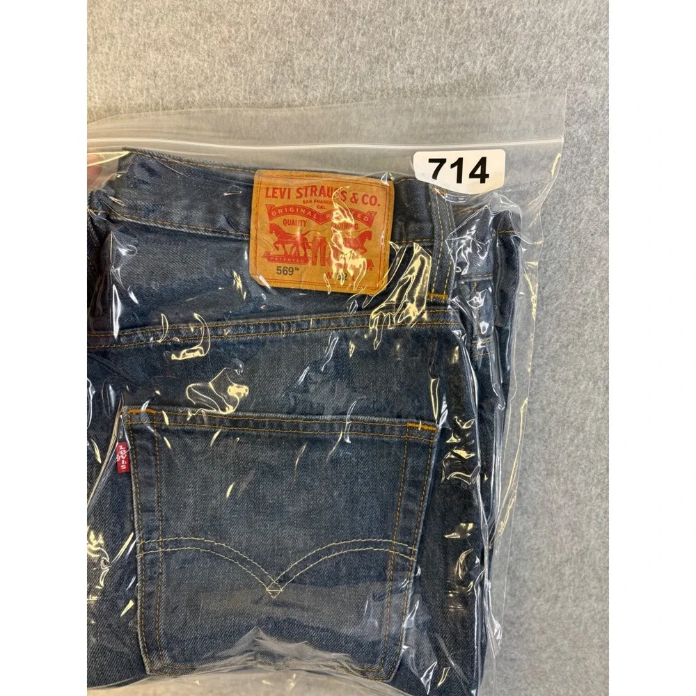 Levis Mens Denim Shorts Medium Wash Blue Cotton Relaxed Fit Size 32 35569-0174